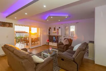 Family Villa with Private Pool in Cista Provo