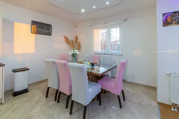 Family Villa with Private Pool in Cista Provo