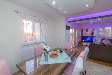 Family Villa with Private Pool in Cista Provo