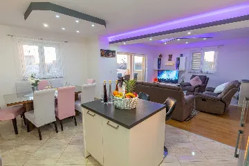 Family Villa with Private Pool in Cista Provo