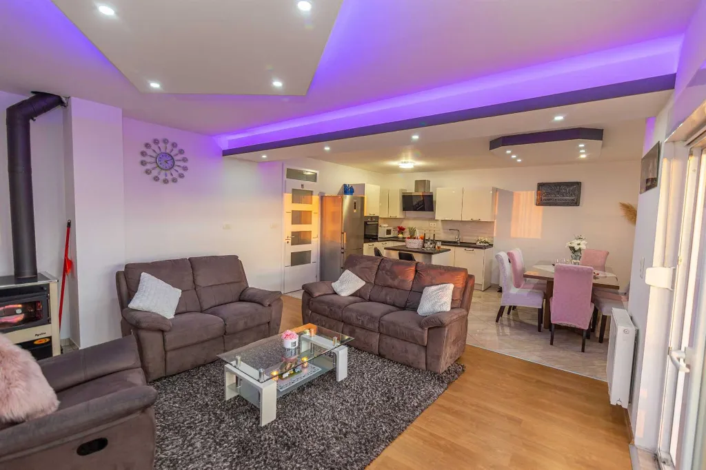 Family Villa with Private Pool in Cista Provo