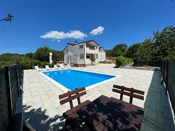 Family Villa with Private Pool in Cista Provo
