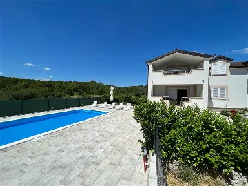 Family Villa with Private Pool in Cista Provo