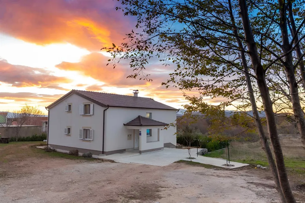 Family Villa with Private Pool in Cista Provo