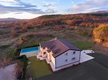 Family Villa with Private Pool in Cista Provo