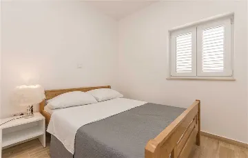 Apartment in Turanj for 4 Guests with Seaview Terrace