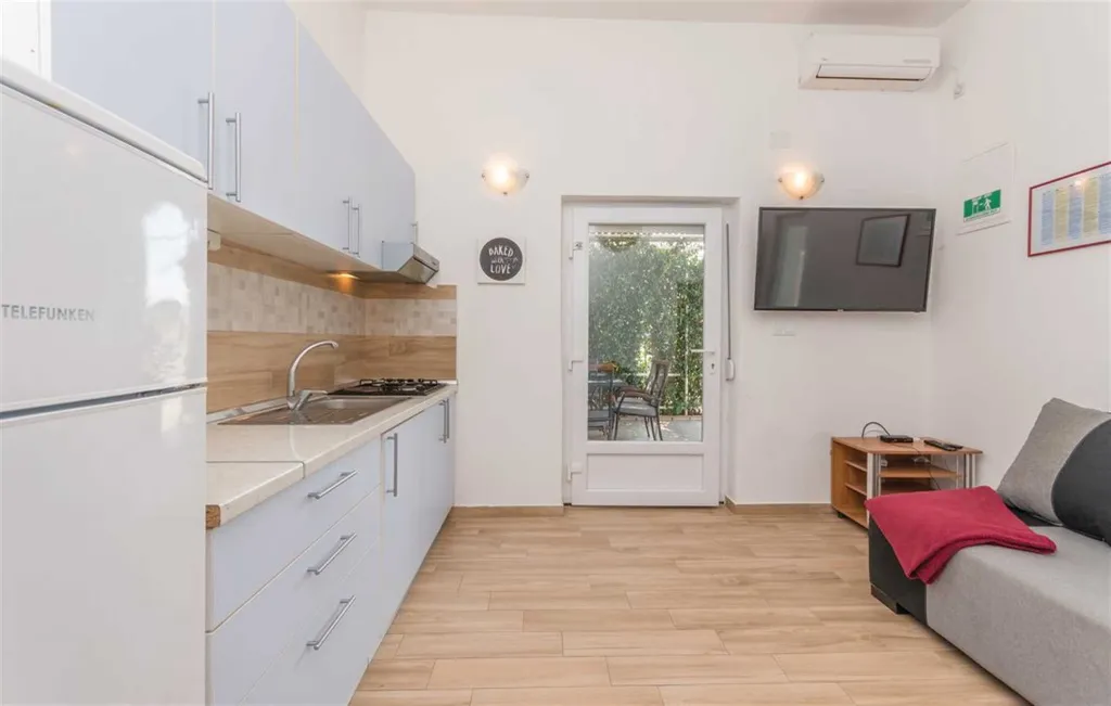 Apartment in Turanj for 4 Guests with Seaview Terrace