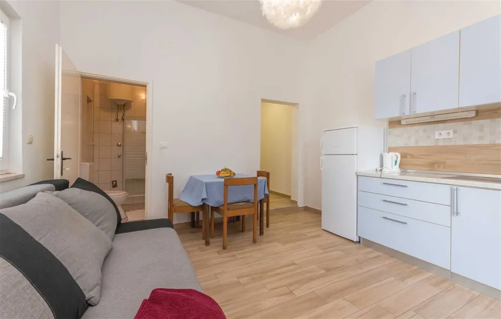 Apartment in Turanj for 4 Guests with Seaview Terrace