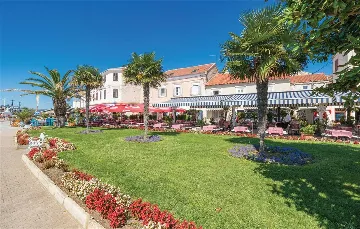 Apartment in Turanj for 4 Guests with Seaview Terrace