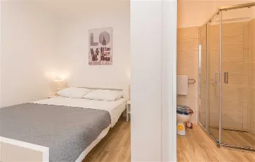 Turanj Apartment 20 Meters to the Sea