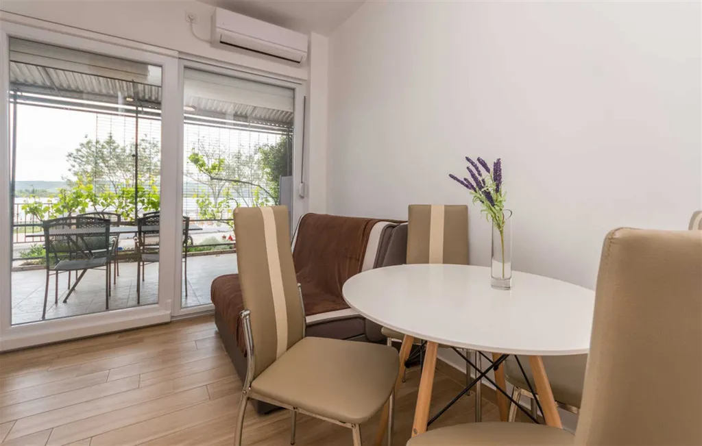 Turanj Apartment 20 Meters to the Sea
