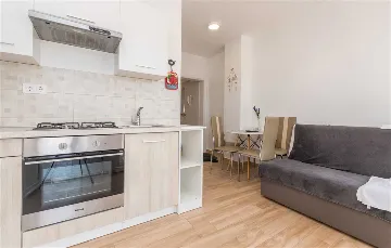 Studio Apartment Near the Sea in Turanj