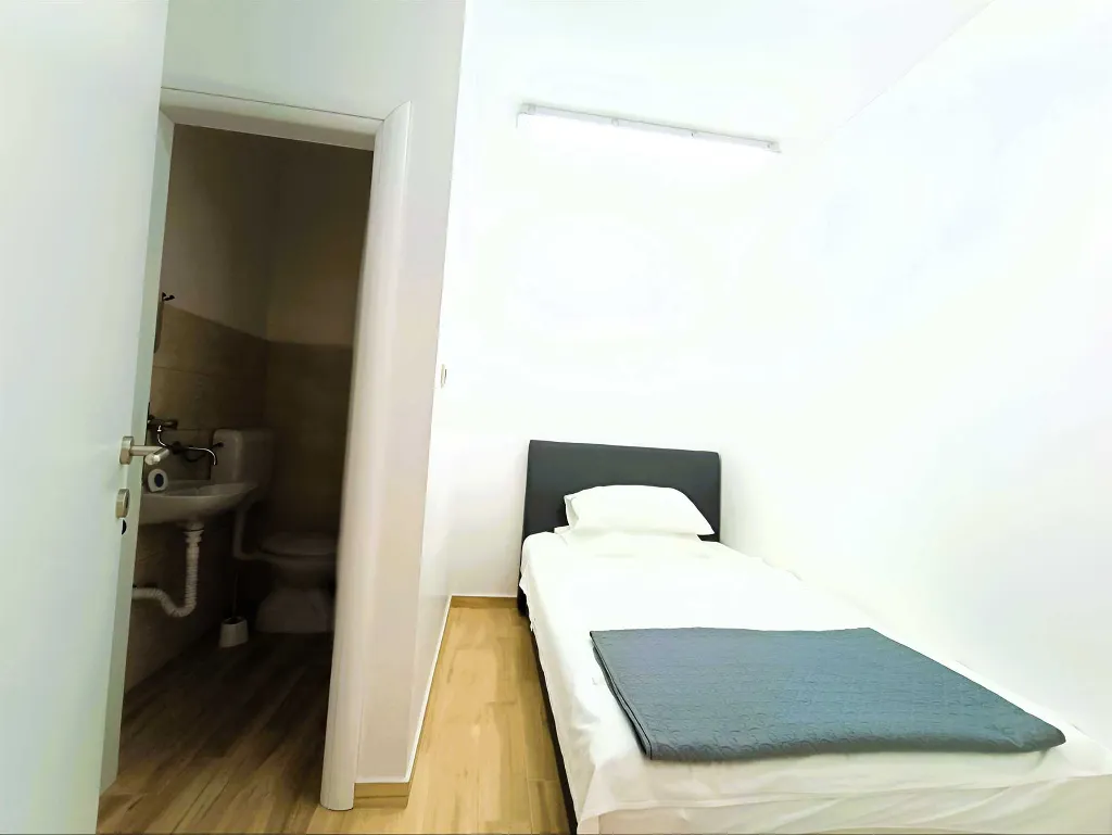 Turanj 2-Bedroom Apartment Sleeps 4 Near the Sea