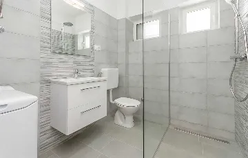 Turanj 1-Bedroom Apartment, 20 m from the Sea