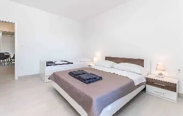 Turanj 1-Bedroom Apartment, 20 m from the Sea