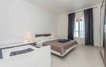 Turanj 1-Bedroom Apartment, 20 m from the Sea