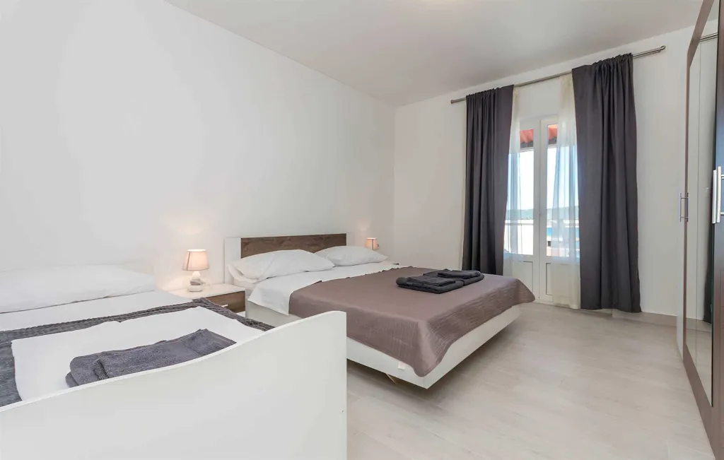 Turanj 1-Bedroom Apartment, 20 m from the Sea