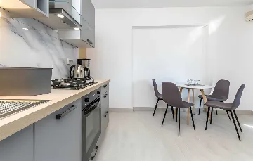 Turanj 1-Bedroom Apartment, 20 m from the Sea