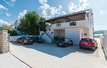 Turanj 1-Bedroom Apartment, 20 m from the Sea