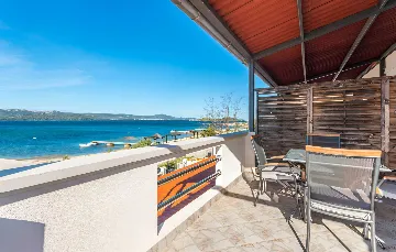 Turanj 1-Bedroom Apartment, 20 m from the Sea