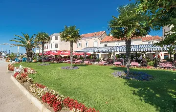 Turanj 1-Bedroom Apartment, 20 m from the Sea