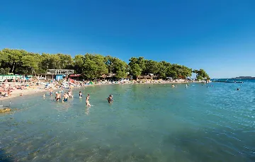 Turanj 1-Bedroom Apartment, 20 m from the Sea