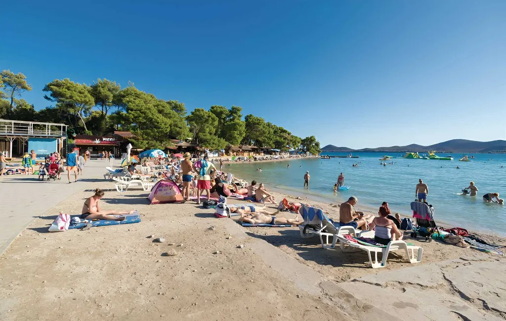 Turanj 1-Bedroom Apartment, 20 m from the Sea