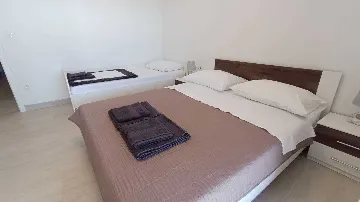 Turanj 1-Bedroom Apartment, 20 m from the Sea