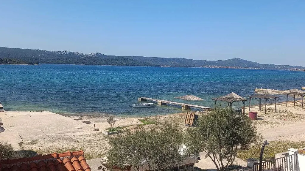 Turanj 1-Bedroom Apartment, 20 m from the Sea