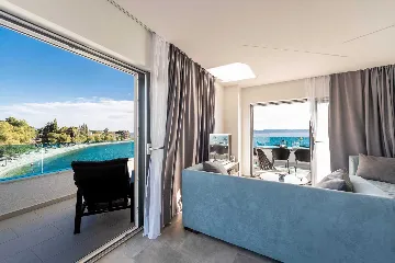 Bibinje Penthouse Apartment for 7 Guests