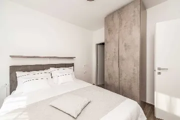 Bibinje Penthouse Apartment for 7 Guests