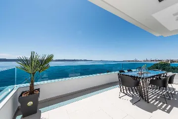 Bibinje Penthouse Apartment for 7 Guests