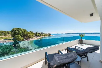 Bibinje Penthouse Apartment for 7 Guests