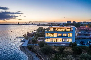 Bibinje Penthouse Apartment for 7 Guests