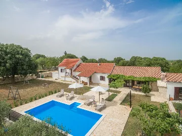 Čitluk 4-Bedroom Villa with Swimming Pool