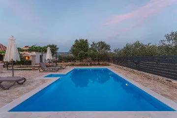 Čitluk 4-Bedroom Villa with Swimming Pool