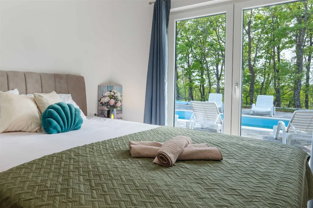 Modern Villa for 6 Guests in Lovreć with Outdoor Pool