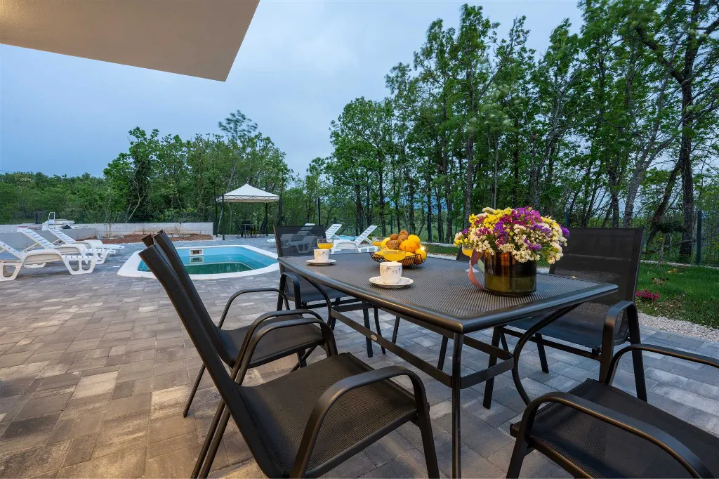 Modern Villa for 6 Guests in Lovreć with Outdoor Pool