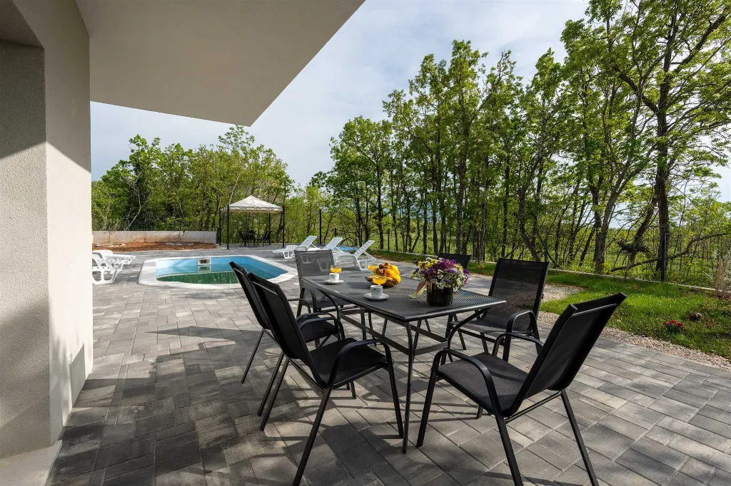 Modern Villa for 6 Guests in Lovreć with Outdoor Pool