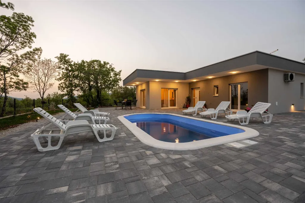 Modern Villa for 6 Guests in Lovreć with Outdoor Pool