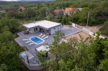 Modern Villa for 6 Guests in Lovreć with Outdoor Pool