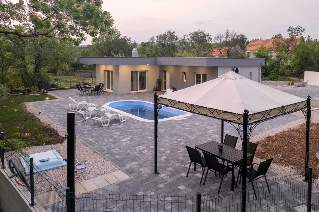 Modern Villa for 6 Guests in Lovreć with Outdoor Pool