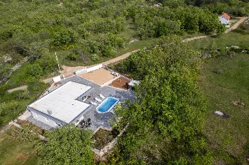 Modern Villa for 6 Guests in Lovreć with Outdoor Pool