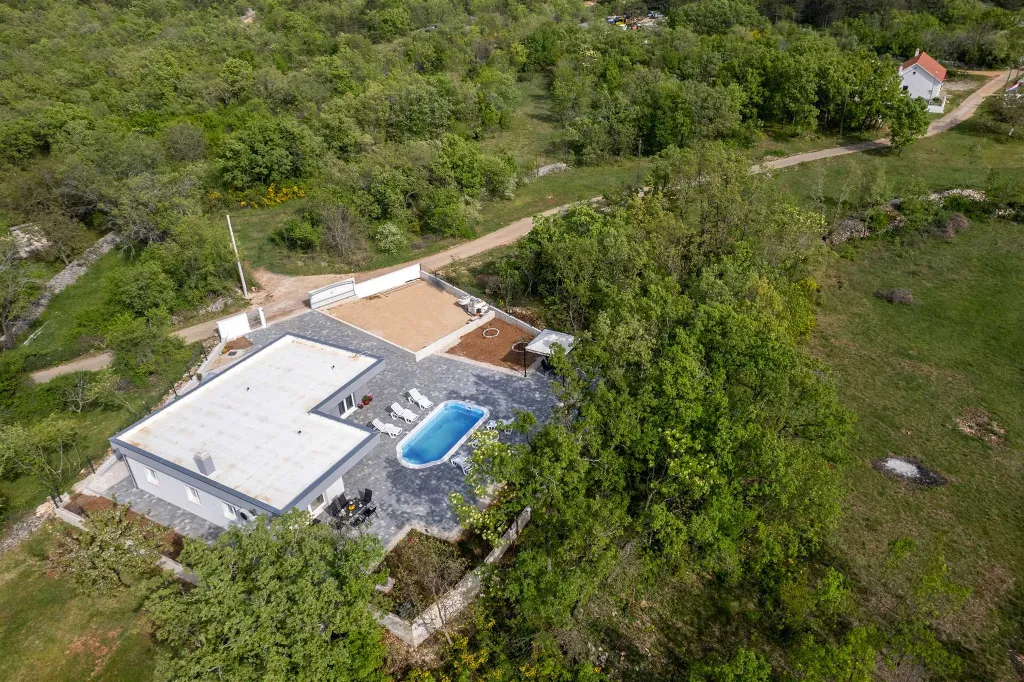 Modern Villa for 6 Guests in Lovreć with Outdoor Pool