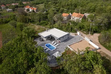 Modern Villa for 6 Guests in Lovreć with Outdoor Pool