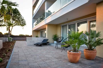 Heated Rooftop Pool Apartment for 4 Guests in Bibinje