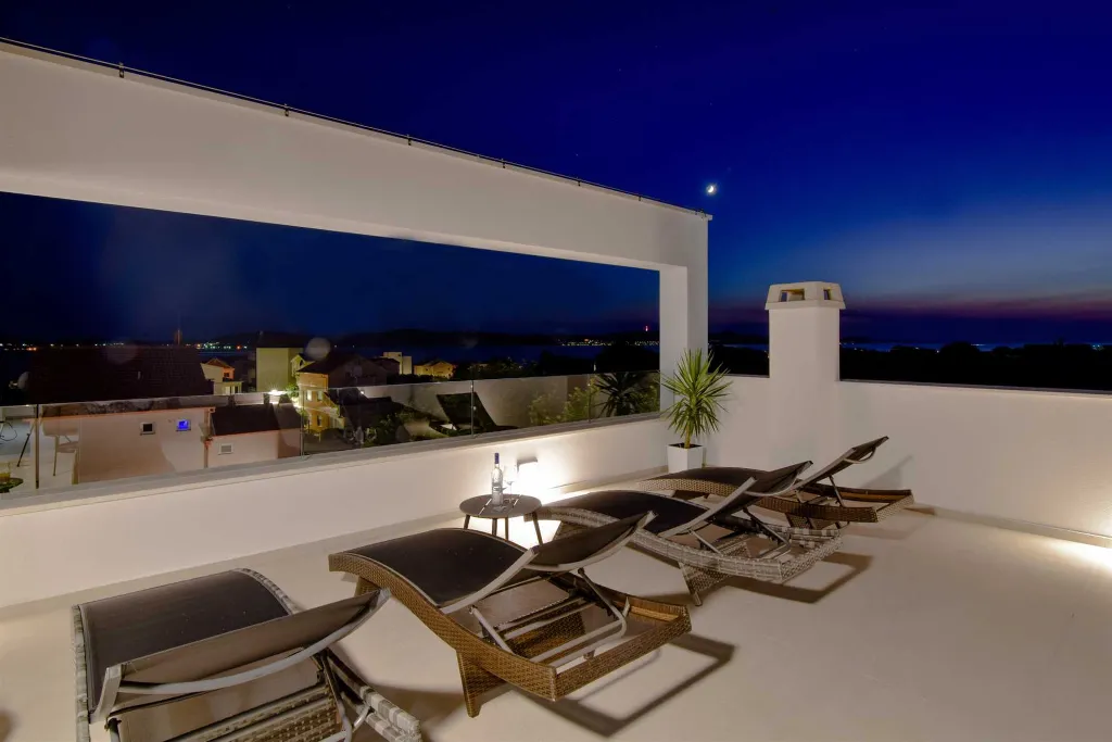 Heated Rooftop Pool Apartment for 4 Guests in Bibinje