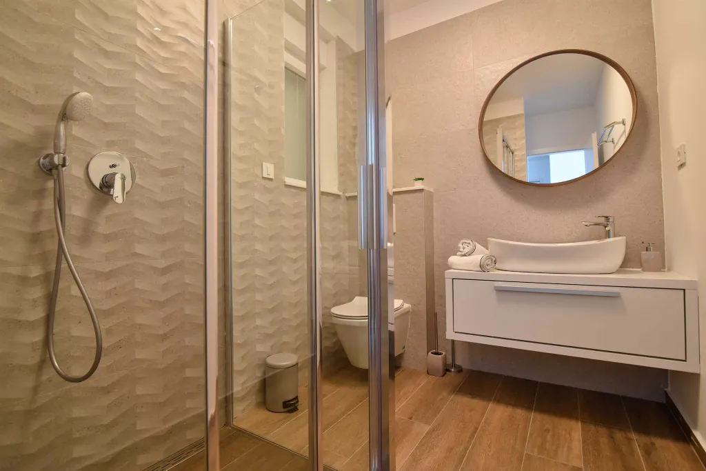 Heated Rooftop Pool Apartment for 4 Guests in Bibinje