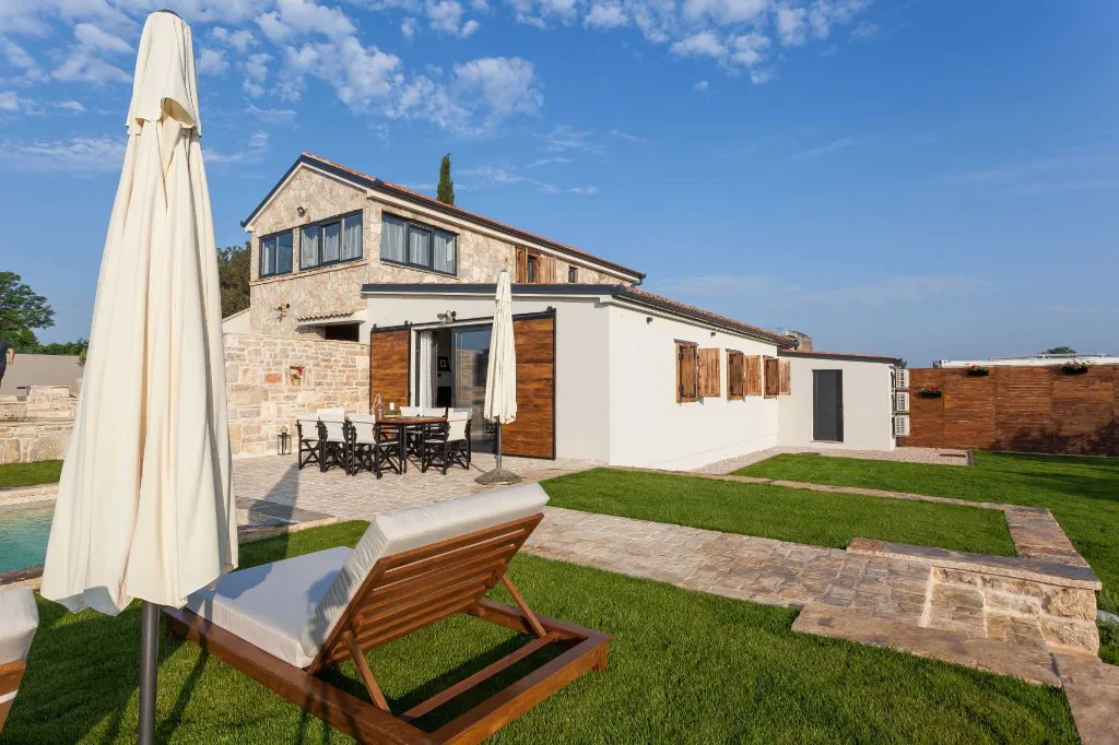 Villa in Biograd na Moru with Heated Pool (8 guests)