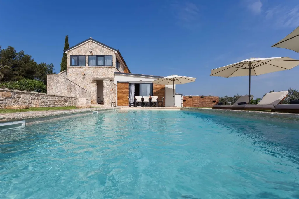 Villa in Biograd na Moru with Heated Pool (8 guests)